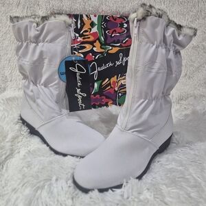 Judith Sport • Peggy White Winter Boots with Faux Fur Trim Sz 6M